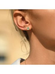DIAMOND & CO Złote kolczyki-wkrętki "Sunbury" z diamentami i szmaragdem rozmiar: onesize. Szare kolczyki damskie Diamond & Co, z diamentem, złote. Za 1,122.77 zł.