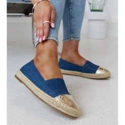 Niebiesko-złote błyszczące espadryle Surana niebieskie. Niebieskie espadryle damskie bez wzorów, z materiału, bez obcasa. Za 81.83 zł.