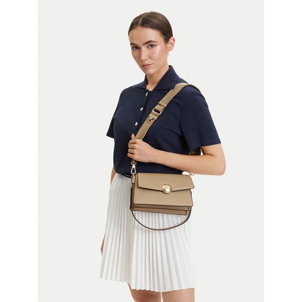 Torebka Lacoste. Czerwone torebki klasyczne damskie Lacoste, bez wzorów, bez dodatków. Za 908.99 zł.