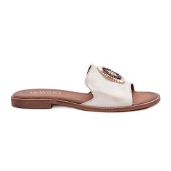 Lewski Shoes Skórzane Klapki Z Ozdobą Na Płaskim Obcasie Lewski 3047/O Złoty Przecierany. Żółte klapki damskie z aplikacjami, ze skóry, bez obcasa, na płaskiej podeszwie. Za 432.39 zł.