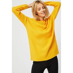 Sweter w prążki. Swetry klasyczne damskie MOODO, s, bez kołnierzyka. Za 39.99 zł.
