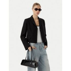 Torebka Calvin Klein. Czarne torebki klasyczne damskie CALVIN KLEIN, bez wzorów, bez dodatków. Za 489.99 zł.