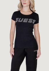 Koszulka crop top Kobieta GUESS ACTIVE KIARA SS. Czarne t-shirty damskie Guess Active, m, z aplikacjami, z lycry, bez kołnierzyka. Za 202.20 zł.