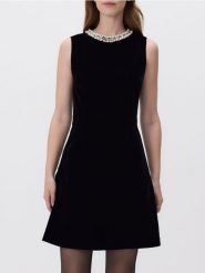 Sukienka mini z ozdobnymi detalami - czarny. Czarne sukienki damskie Reserved, na co dzień, l, bez wzorów, z dzianiny, bez kołnierzyka, bez ramiączek, mini, proste. W wyprzedaży za 129.99 zł.