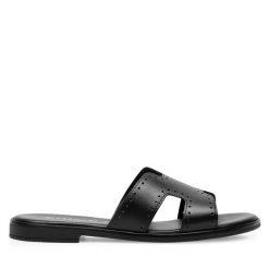 Klapki Lasocki. Czarne klapki damskie Lasocki, bez wzorów, bez obcasa. Za 119.99 zł.