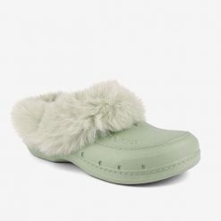 Damskie klapki zimowe Coqui Husky - ocieplane, z futerkiem boa. Brązowe klapki damskie Coqui, bez wzorów, z materiału, bez obcasa. Za 134.99 zł.