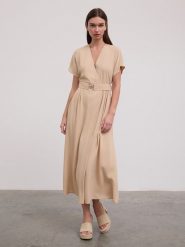 BGN Sukienka w kolorze beżowym rozmiar: 34. Brązowe sukienki damskie BGN, na imprezę, bez wzorów, z tkaniny, bez kołnierzyka, bez ramiączek, maxi. Za 52.42 zł.