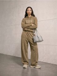 Bluza hoodie z napisem i efektem sprania - szary. Szare bluzy sportowe damskie Sinsay, l, bez wzorów, bez ramiączek, bez kaptura. Za 59.99 zł.