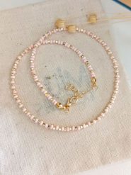 Atelier MIU Pozłacany naszyjnik z elementami ozdobnymi - dł. 42 cm rozmiar: onesize. Różowe naszyjniki damskie atelier MIU, pozłacane. Za 69.58 zł.