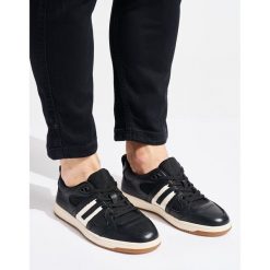 Czarne buty sportowe ze skóry ekologicznej. Czarne buty sportowe na co dzień męskie ze skóry ekologicznej, bez zapięcia. Za 181.89 zł.