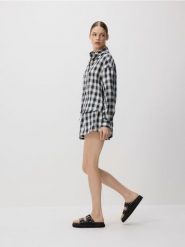 Szorty w kratę - czarny. Czarne szorty damskie Reserved, bez wzorów, z tkaniny. Za 89.99 zł.