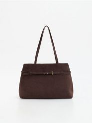 Torebka z imitacji zamszu - ciemnobrązowy. Brązowe torebki klasyczne damskie Reserved, bez wzorów, bez dodatków. Za 159.99 zł.