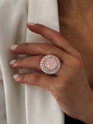 Les Petites Précieuses Pozłacany pierścionek z kamieniami szlachetnymi rozmiar: 50. Różowe pierścionki damskie Les Petites Précieuses, z cyrkonią, pozłacane. Za 347.99 zł.