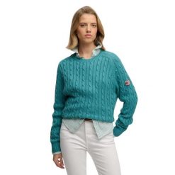Damski sweter z warkoczowym splotem Superdry. Niebieskie swetry klasyczne damskie Superdry., na zimę, ze splotem, bez kołnierzyka. Za 284.00 zł.