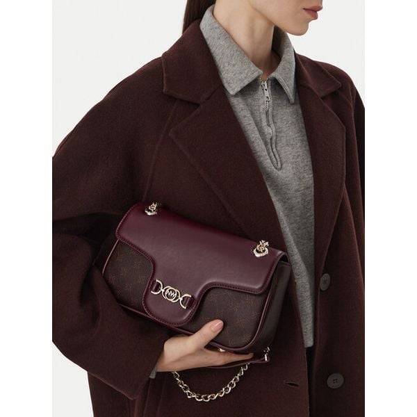 Torebka Nine West. Czerwone torebki klasyczne damskie Nine West, bez wzorów, bez dodatków. Za 229.99 zł.
