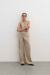Eleganckie spodnie w paski w kolorze BEIGE TONE - WIDE-XL. Brązowe spodnie materiałowe damskie Marsala, bez wzorów, z poliesteru, biznesowe. W wyprzedaży za 89.97 zł.