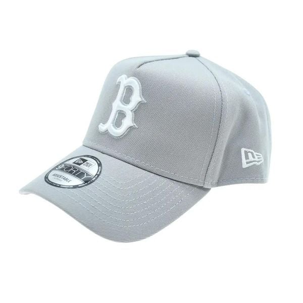 Czapka bejsbolowa Boston Red Sox 9Forty. Białe czapki męskie New Era, bez wzorów, z materiału, sportowe. Za 221.50 zł.