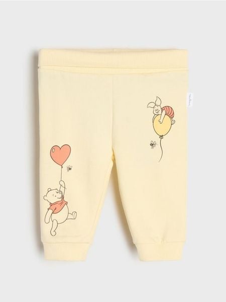 Spodnie dresowe jogger Winnie the Pooh - żółty. Żółte spodnie sportowe damskie Sinsay, m, z dresówki. W wyprzedaży za 9.99 zł.