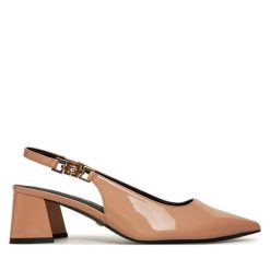 Sandały Guess. Brązowe sandały damskie Guess, z aplikacjami, bez obcasa, na słupku. Za 319.99 zł.