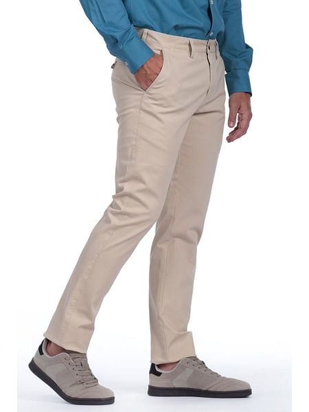 The Time of Bocha Spodnie chino w kolorze kremowym rozmiar: 52. Brązowe spodnie materiałowe męskie The Time of Bocha, z aplikacjami. Za 135.17 zł.