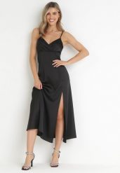 Czarna Sukienka Maxi na Ramiączkach z Głębokim Dekoltem Issabelle. Czarne sukienki damskie Born2be, l, bez wzorów, bez kołnierzyka, bez ramiączek, maxi, kopertowe. W wyprzedaży za 71.99 zł.