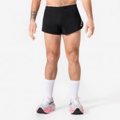 Spodenki do biegania męskie Kiprun Run 900 Proteam. Czarne szorty męskie KIPRUN, z poliamidu, bez kołnierzyka. Za 349.99 zł.