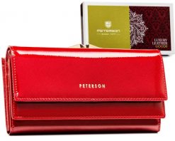Portfel skórzany Peterson PTN 421028-SAF czerwony. Czerwone portfele damskie Peterson, bez wzorów, ze skóry. Za 129.99 zł.