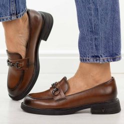 Brązowe skórzane półbuty damskie Vinceza 39951. Brązowe półbuty damskie VINCEZA, bez wzorów, z materiału, biznesowe, bez obcasa, na obcasie. Za 219.00 zł.