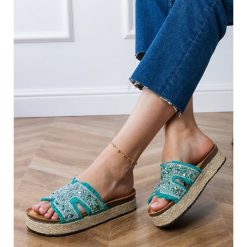 Zielone klapki espadryle z cyrkoniami i kamykami. Zielone espadryle damskie bez wzorów, z tkaniny, bez obcasa, na platformie. Za 86.24 zł.
