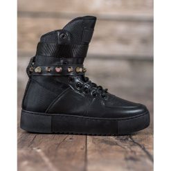 Diamantique Wysokie Czarne Botki. Czarne botki damskie Diamantique, ze skóry ekologicznej, bez obcasa, bez zapięcia. Za 64.90 zł.