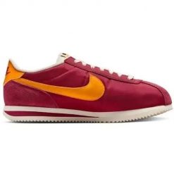 Buty do chodzenia damskie Nike Cortez. Czerwone buty sportowe na co dzień damskie Nike, bez wzorów, z gumy, trekkingowe, Nike Cortez. Za 619.99 zł.