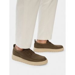 Półbuty Clarks. Brązowe półbuty męskie Clarks, bez zapięcia. Za 260.99 zł.