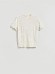 Wełniany sweter z aplikacjami - złamana biel. Swetry klasyczne damskie Reserved, l, z dzianiny, bez kołnierzyka. Za 169.99 zł.