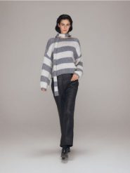 Sweter z wiązaniem - szary. Szare swetry klasyczne damskie Reserved, l, z dzianiny, bez kołnierzyka. W wyprzedaży za 59.99 zł.