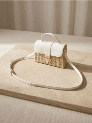 Pleciona torebka na ramię z klapką - biały. Białe torebki klasyczne damskie Sinsay, bez wzorów, bez dodatków. Za 59.99 zł.