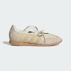BUTY BARREDA MARY JANE. Białe buty sportowe na co dzień damskie Adidas, bez wzorów, z gumy. Za 374.00 zł.