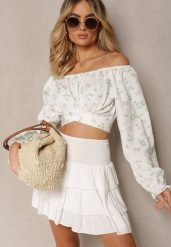 Biało-Zielona Boho Bluzka z Bufiastymi Rękawami Wiązana na Dole w Kwiaty Darinafa. Białe bluzki damskie Renee, bez wzorów, boho, bez kołnierzyka, bez ramiączek. Za 54.99 zł.