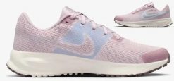Buty sportowe damskie Nike Run Defy. Czerwone obuwie do biegania damskie Nike. Za 241.99 zł.