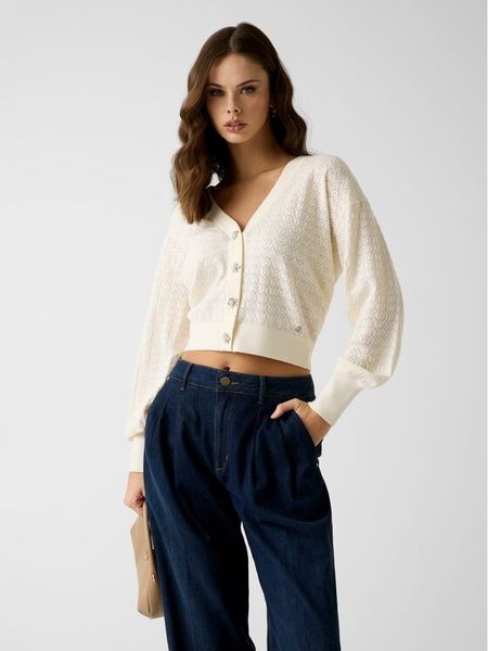 Guess Kardigan W6YR14 Z0955 Kremowy Regular Fit. Białe kardigany damskie Guess, m, z aplikacjami, z syntetyku. Za 434.99 zł.