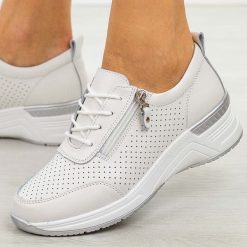 Białe skórzane półbuty damskie Jezzi 4634. Białe półbuty damskie Jezzi, bez wzorów, z jeansu, biznesowe, bez obcasa. Za 259.00 zł.