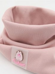 Prążkowany komin Pusheen - różowy. Czerwone szaliki dziecięce Reserved, prążkowane, bez ramiączek. W wyprzedaży za 25.99 zł.