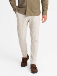 Jednolite spodnie chino męskie SLIM FIT – beżowe V2 OM-PACP-0183 - XXL. Brązowe spodnie materiałowe męskie Ombre Clothing, z aplikacjami, z bawełny, biznesowe. Za 125.99 zł.