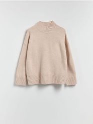 Wełniany sweter - beżowy. Brązowe swetry klasyczne damskie Reserved, l, z wełny, bez kołnierzyka. Za 259.99 zł.