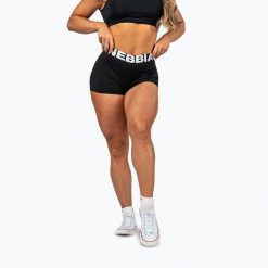 Spodenki treningowe damskie NEBBIA Glute Pump. Czarne spodenki sportowe damskie Nebbia, bez wzorów, z elastanu. Za 159.99 zł.