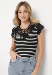 Czarny Bawełniany T-shirt z Prążkowanego Materiału z Koronkowym Dekoltem i Rękawkami Hyacintia. Czarne t-shirty damskie Born2be, m, bez wzorów, z bawełny, bez kołnierzyka. Za 39.99 zł.