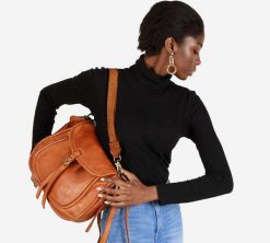 Torebka damska Marco Mazzini camel v67b. Brązowe torby na laptopa damskie bez wzorów, z materiału. Za 599.00 zł.