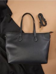 Torebka - czarny. Czarne torebki klasyczne damskie Sinsay, bez wzorów, bez dodatków. Za 59.99 zł.