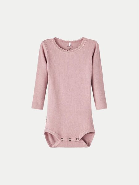 NAME IT Body dziecięce 13198038 Różowy. Czerwone body niemowlęce Name it, bez wzorów, z bawełny, bez ramiączek. Za 39.99 zł.