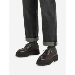 Półbuty G-Star Raw. Brązowe półbuty damskie G-Star Raw, bez wzorów, retro, bez obcasa, na płaskiej podeszwie. Za 399.99 zł.