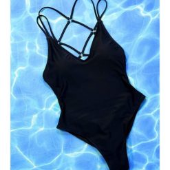 Strój kąpielowy jednoczęściowy z regulowanymi szelkami na plażę Henriikka. Czerwone stroje jednoczęściowe damskie Intica, s, bez wzorów. W wyprzedaży za 139.00 zł.